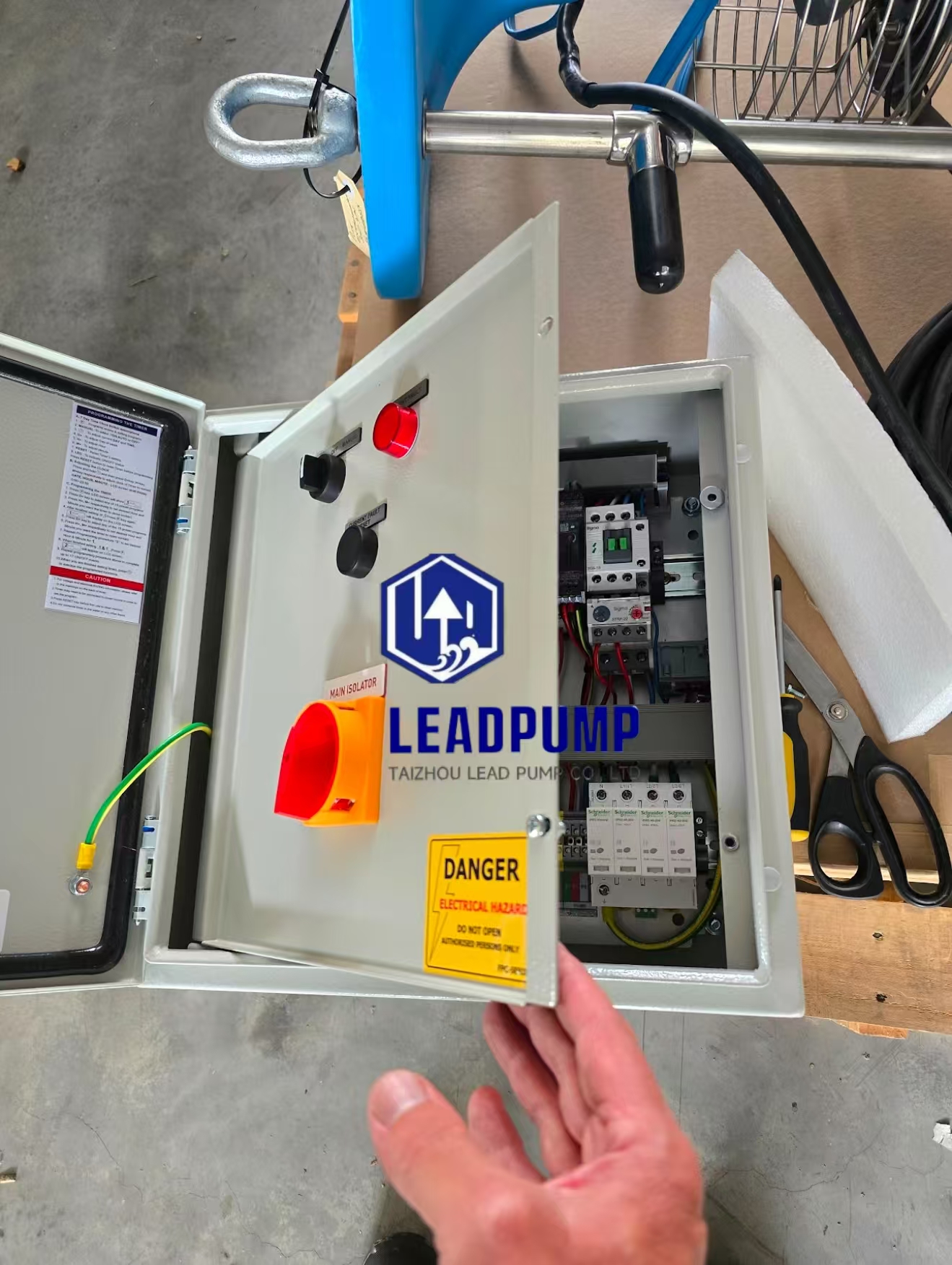 Taizhou Bleipumpe Co., Ltd liefert eine kundenspezifische Lösung für Stromvertrenzschrank als Reaktion auf neue regulatorische Änderungen